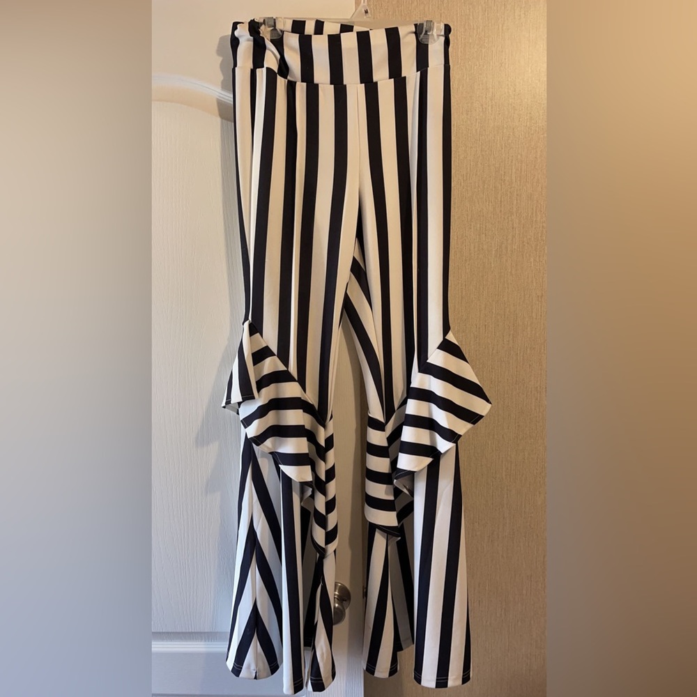 Size Medium L&B black and white flares